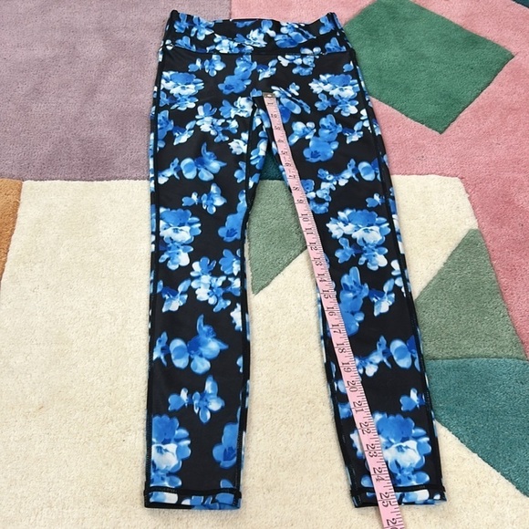 Fabletics Anywhere Motion 365+ Highwaisted Leggings Woman’s Size Small - Picture 10 of 17